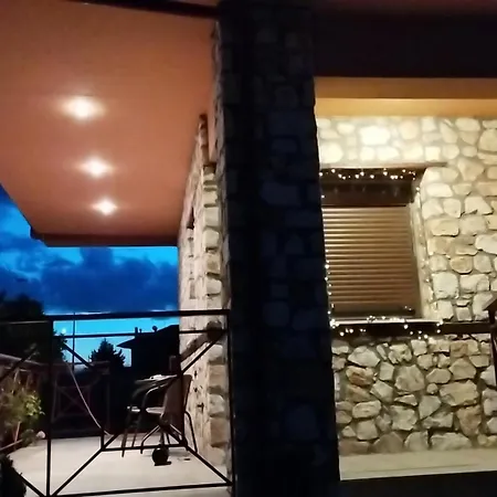 βιοκλιματικο ηλιοπετροσπιτο στην λιμνη βοκερια Peraia (Pella)