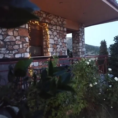 Βιοκλιματικο Ηλιοπετροσπιτο Στην Αρχαια Βοκερια Nyaraló