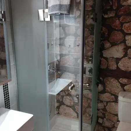 βιοκλιματικο ηλιοπετροσπιτο στην λιμνη βοκερια * Peraia (Pella)