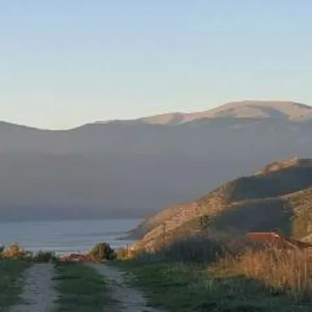 βιοκλιματικο ηλιοπετροσπιτο στην λιμνη βοκερια Peraia (Pella)