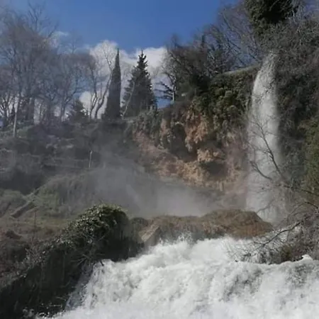 βιοκλιματικο ηλιοπετροσπιτο στην λιμνη βοκερια Vakantiehuis