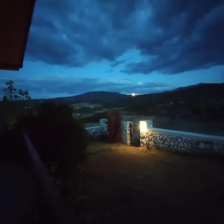 βιοκλιματικο ηλιοπετροσπιτο στην λιμνη βοκερια Vakantiehuis