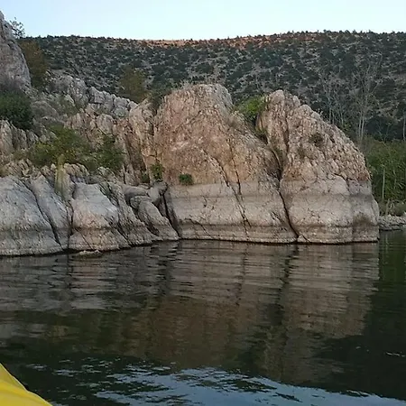 βιοκλιματικο ηλιοπετροσπιτο στην λιμνη βοκερια Vakantiehuis