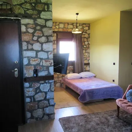 Vakantiehuis βιοκλιματικο ηλιοπετροσπιτο στην λιμνη βοκερια Peraia (Pella)