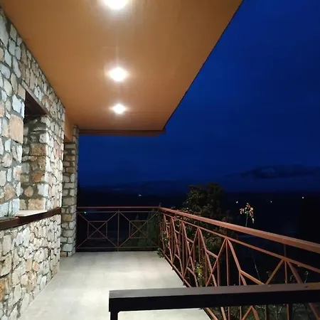 βιοκλιματικο ηλιοπετροσπιτο στην λιμνη βοκερια Vakantiehuis