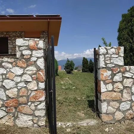 βιοκλιματικο ηλιοπετροσπιτο στην λιμνη βοκερια Vakantiehuis
