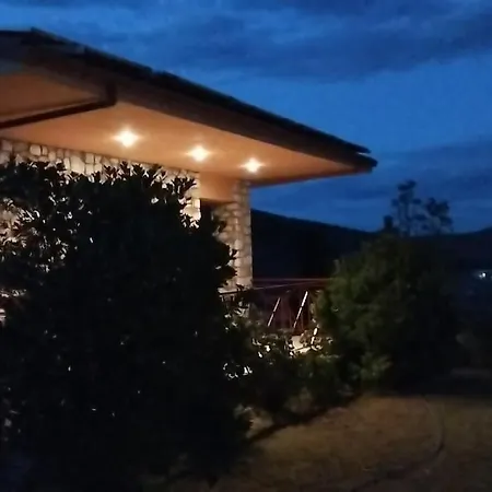 Vakantiehuis βιοκλιματικο ηλιοπετροσπιτο στην λιμνη βοκερια Peraia (Pella)