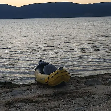 βιοκλιματικο ηλιοπετροσπιτο στην λιμνη βοκερια Vakantiehuis *