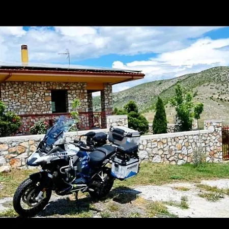 βιοκλιματικο ηλιοπετροσπιτο στην λιμνη βοκερια Vakantiehuis