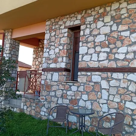Vakantiehuis βιοκλιματικο ηλιοπετροσπιτο στην λιμνη βοκερια Peraia (Pella)