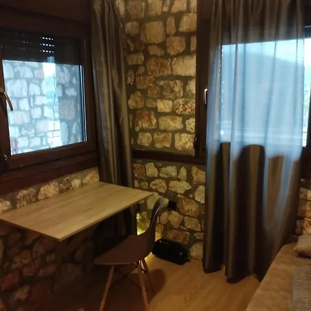 Vakantiehuis βιοκλιματικο ηλιοπετροσπιτο στην λιμνη βοκερια Peraia (Pella)