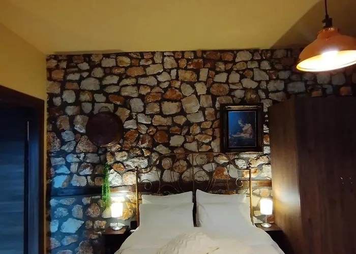 Βιοκλιματικο Ηλιοπετροσπιτο Στην Αρχαια Βοκερια Nyaraló Peraia (Pella)