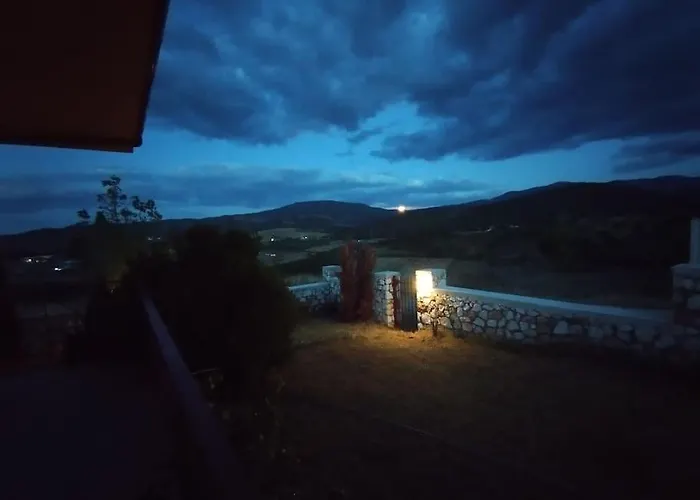 Βιοκλιματικο Ηλιοπετροσπιτο Στην Αρχαια Βοκερια Nyaraló