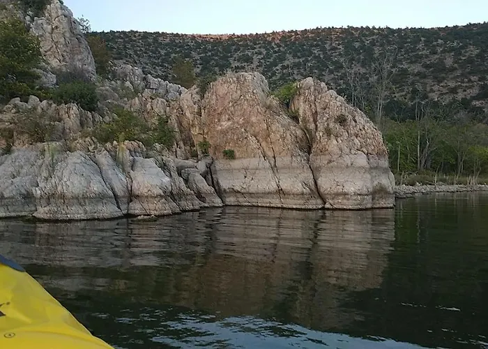 Βιοκλιματικο Ηλιοπετροσπιτο Στην Αρχαια Βοκερια Nyaraló