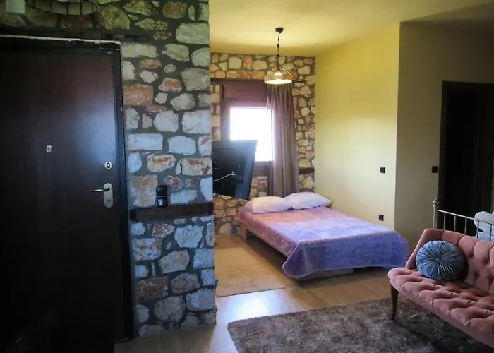 Nyaraló βιοκλιματικο ηλιοπετροσπιτο στην αρχαια βοκερια Peraia (Pella)
