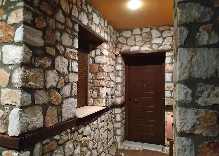 Βιοκλιματικο Ηλιοπετροσπιτο Στην Αρχαια Βοκερια Nyaraló