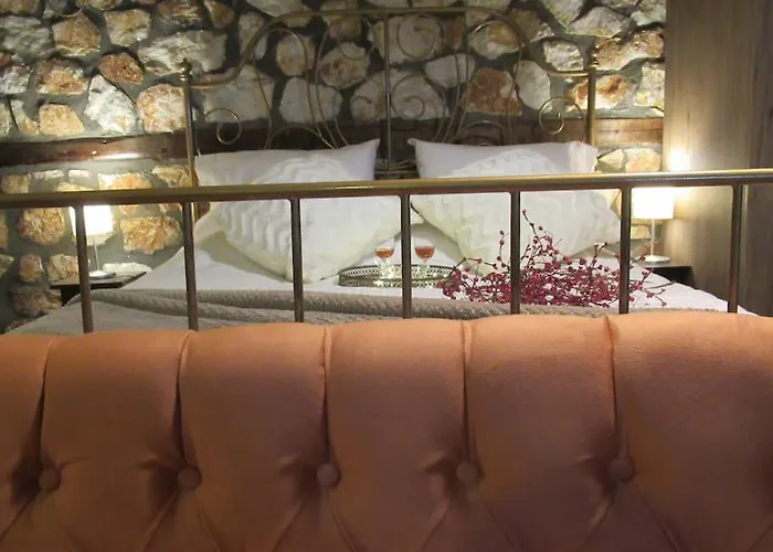 Βιοκλιματικο Ηλιοπετροσπιτο Στην Αρχαια Βοκερια Nyaraló Peraia (Pella)