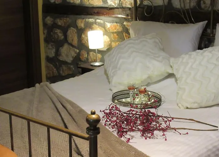 Βιοκλιματικο Ηλιοπετροσπιτο Στην Αρχαια Βοκερια Nyaraló Peraia (Pella)