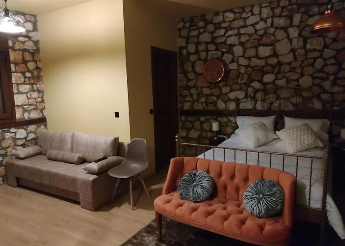 Βιοκλιματικο Ηλιοπετροσπιτο Στην Αρχαια Βοκερια Nyaraló