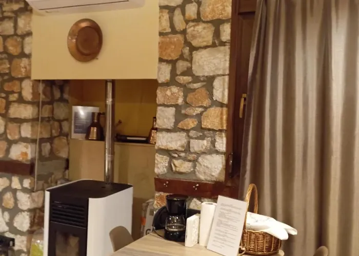 Nyaraló βιοκλιματικο ηλιοπετροσπιτο στην αρχαια βοκερια Peraia (Pella)