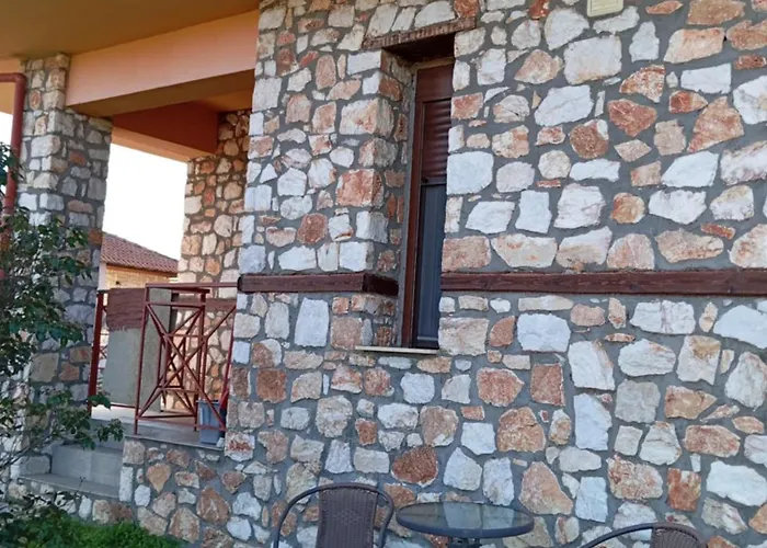 Nyaraló βιοκλιματικο ηλιοπετροσπιτο στην αρχαια βοκερια Peraia (Pella)